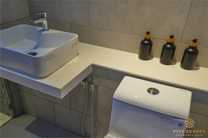 Presidential One Bedroom Bathtub Suite - room photo 9